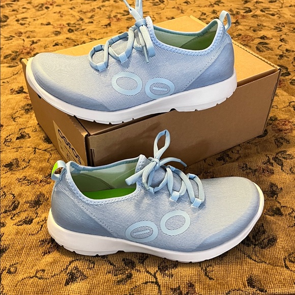OOFOS Carolina Blue OOMG Sport LS Women’s Sneakers! Size 8.5 - Picture 2 of 11